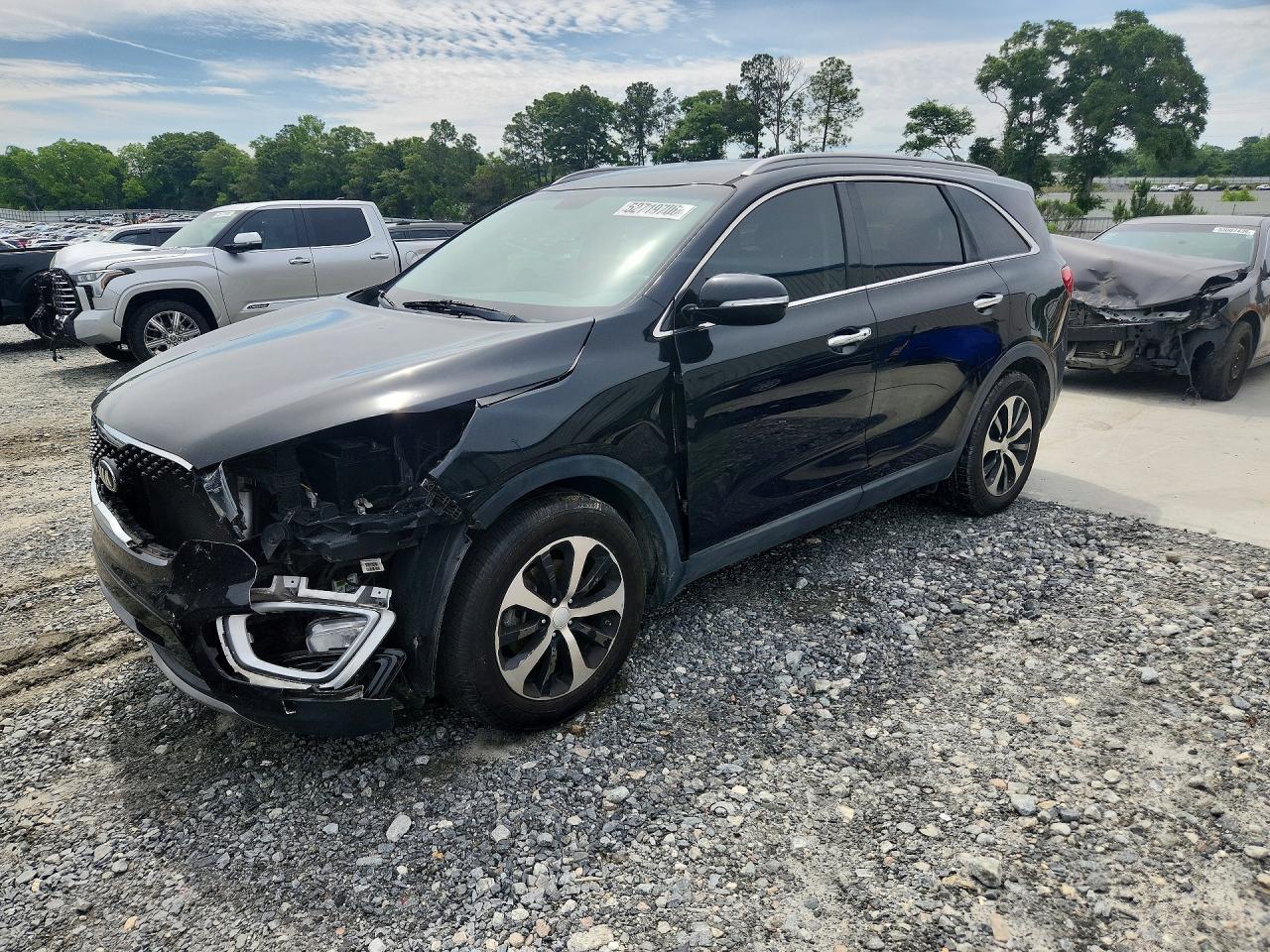 Salvage Kia Sorento Image