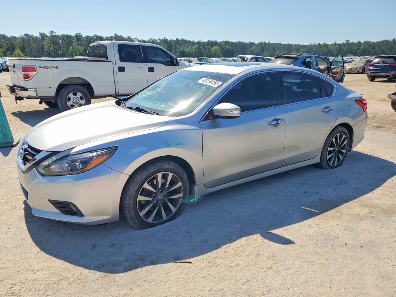 Salvage Nissan Altima Image
