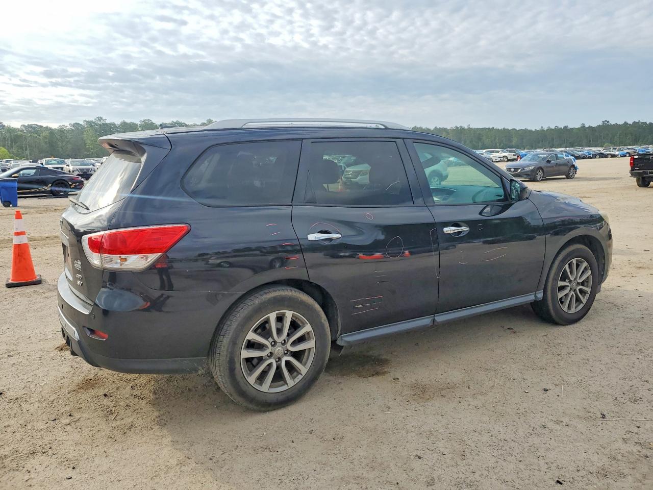 Nissan Pathfinder Sv