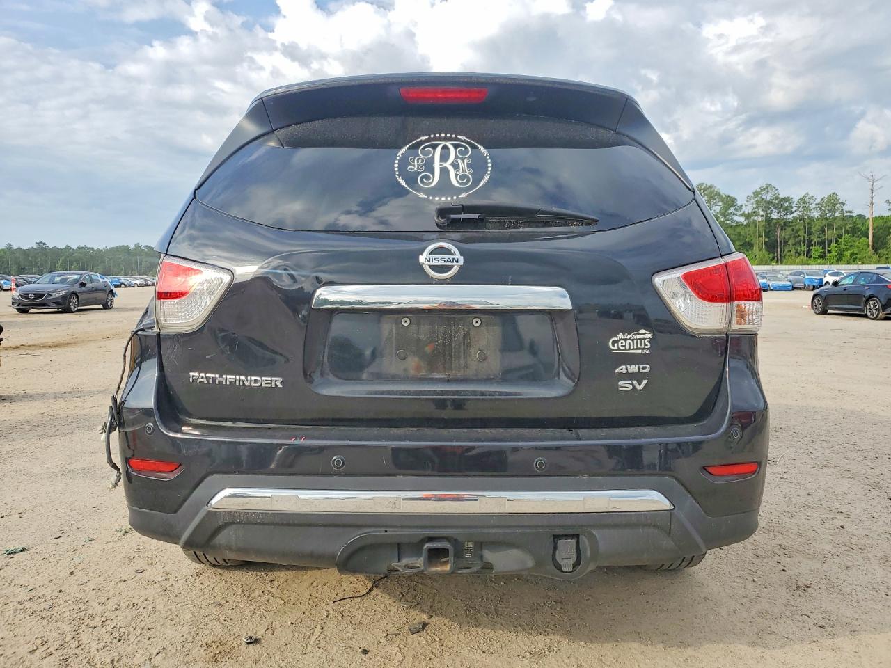 Nissan Pathfinder Sv