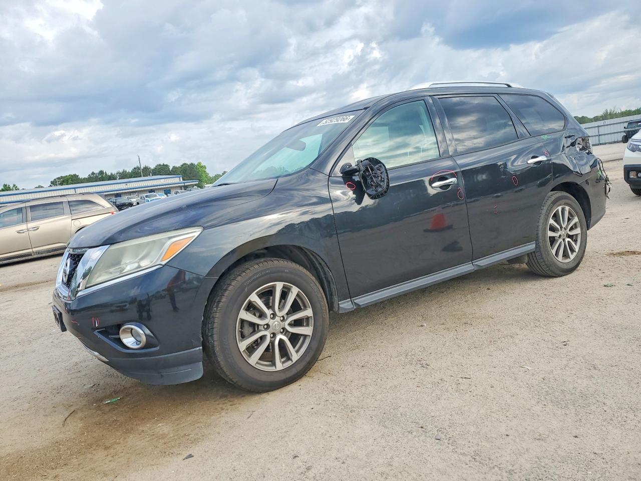 Salvage Nissan Pathfinder Image