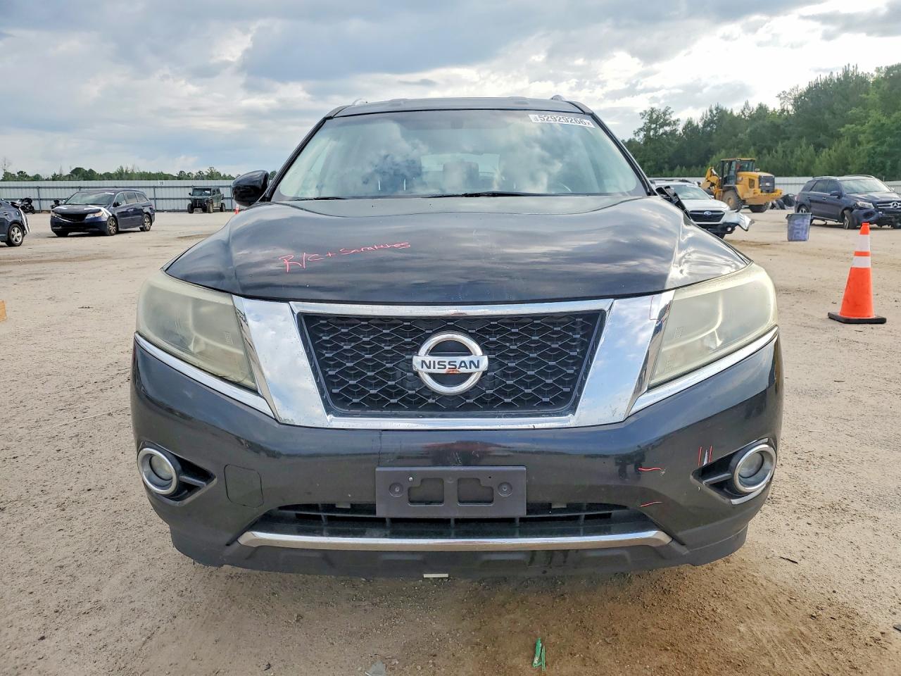 Nissan Pathfinder Sv