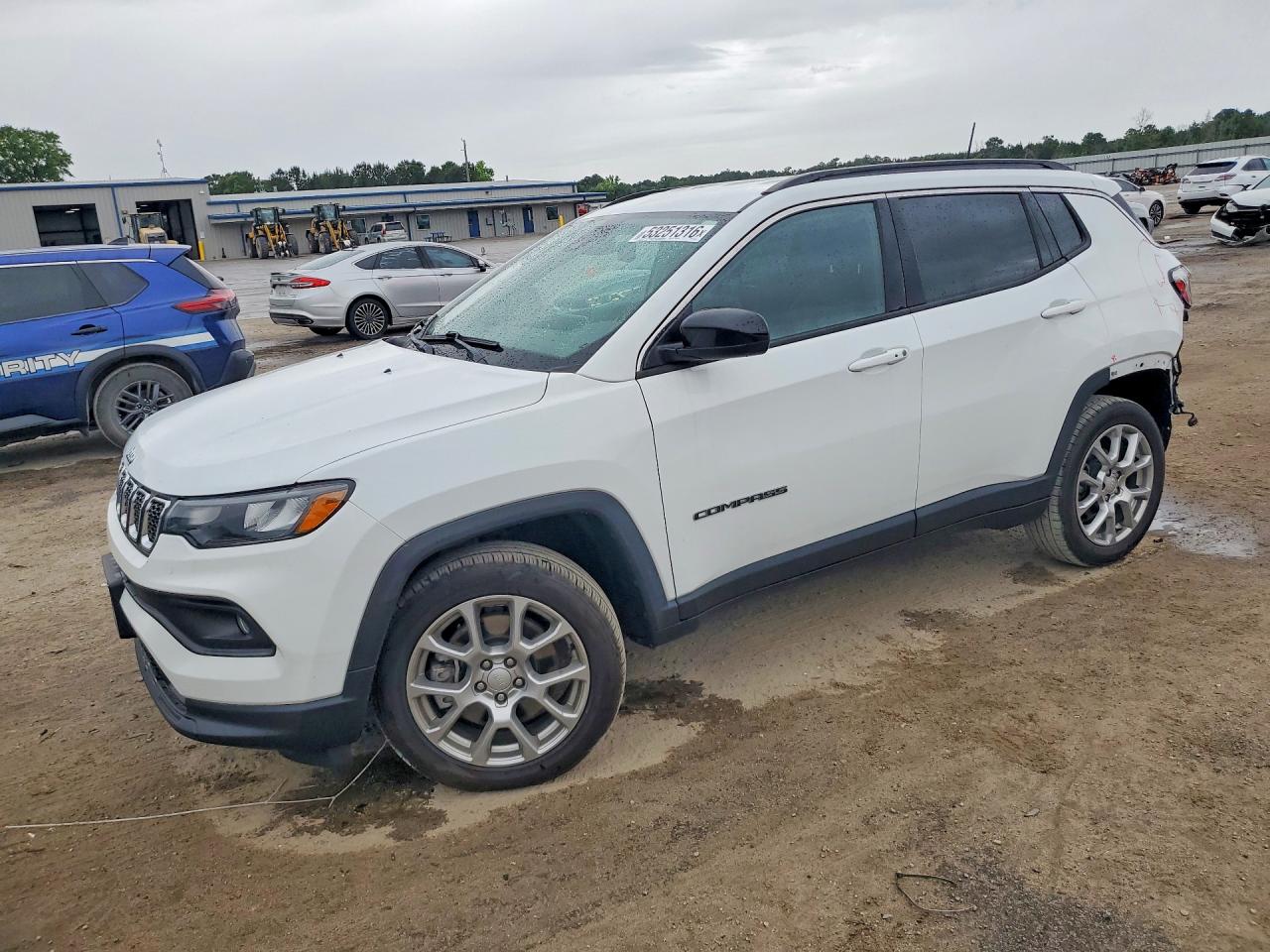 Salvage Jeep Compass Image