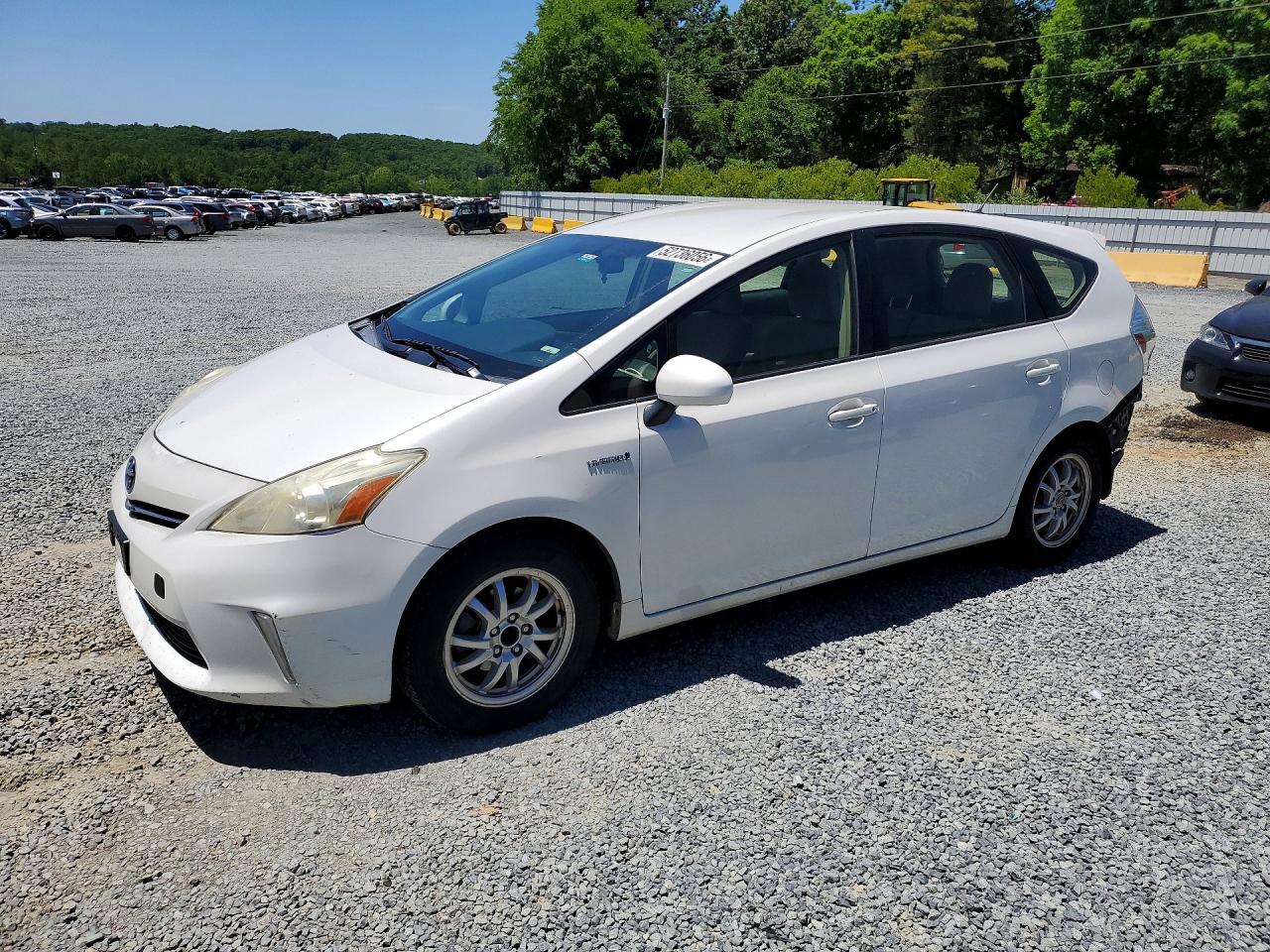Salvage Toyota Prius v Image
