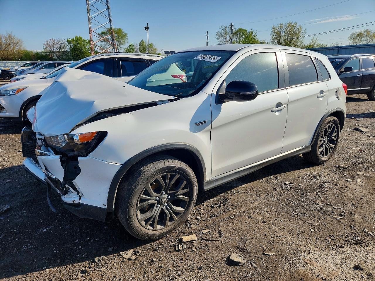 Salvage Mitsubishi Outlander Image