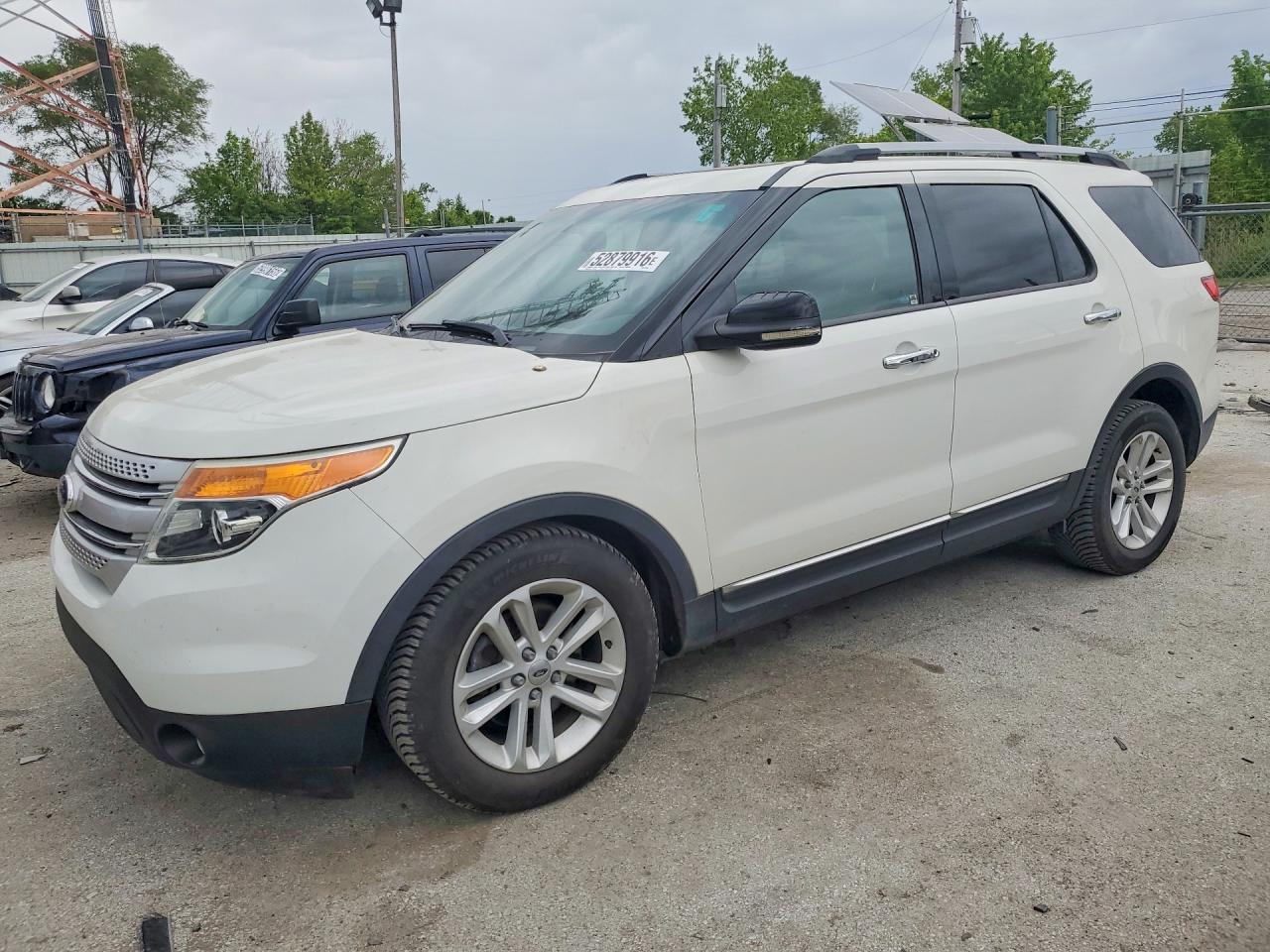 Salvage Ford Explorer Image