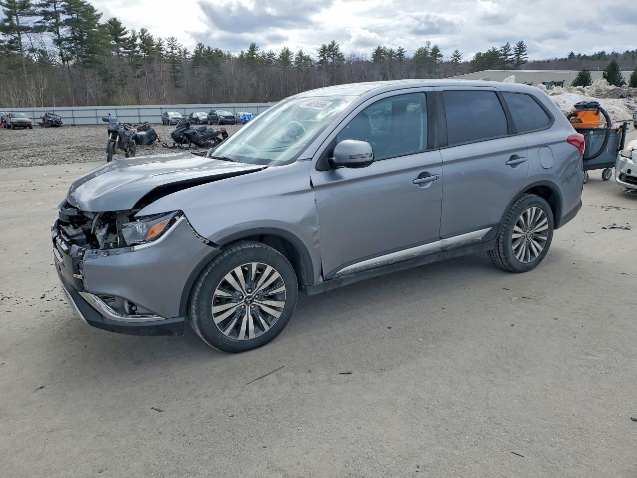 Salvage Mitsubishi Outlander Image