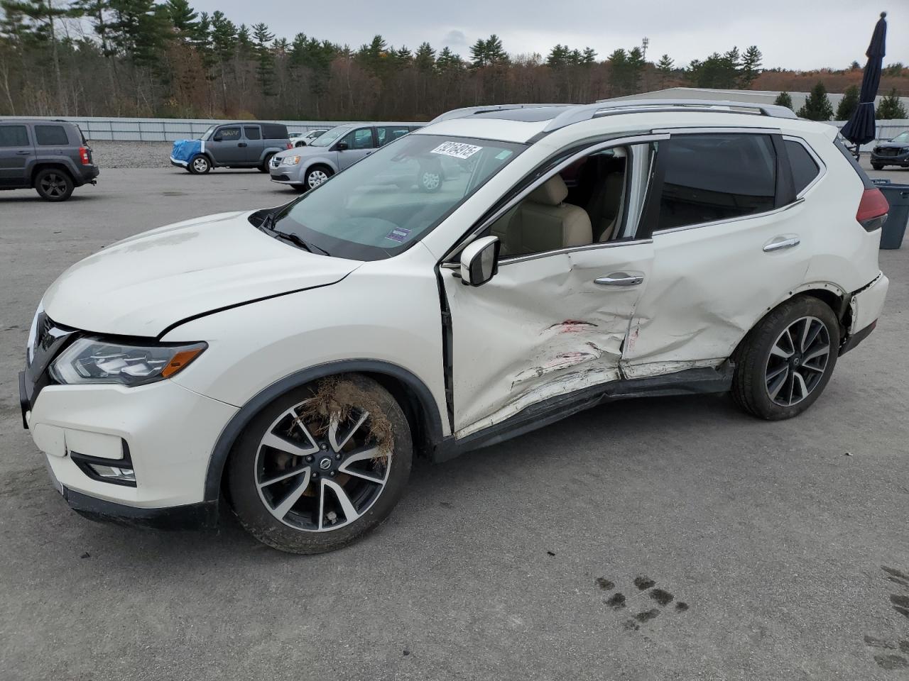 Salvage Nissan Rogue Image