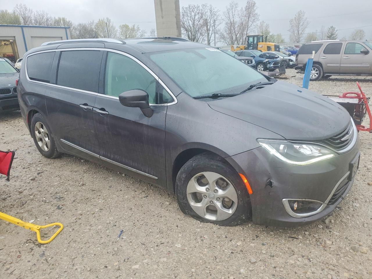 Chrysler Pacifica Hybrid Touring L