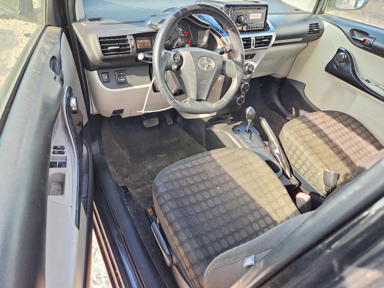 Scion iQ Base