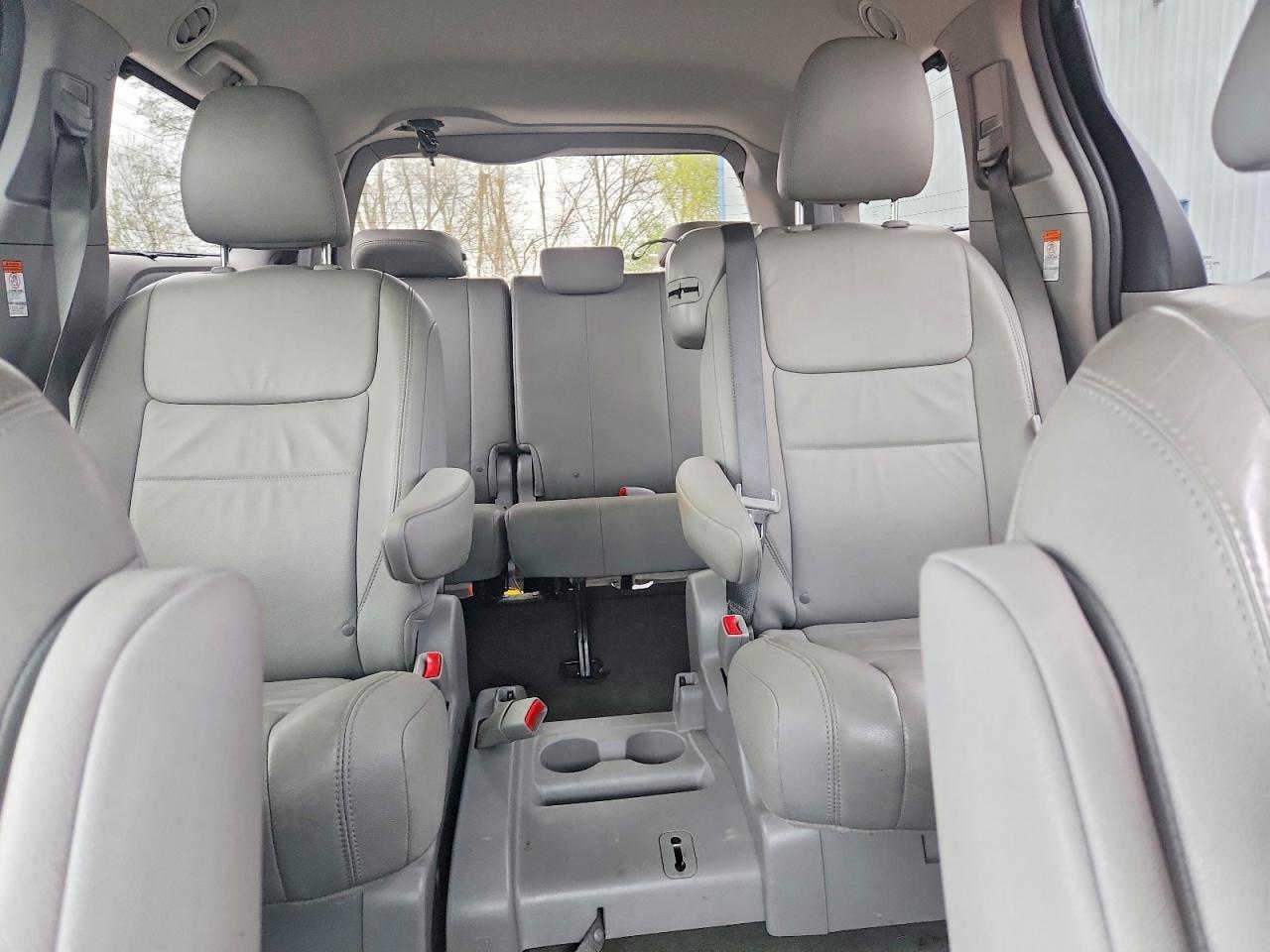 Toyota Sienna Xle 8-passenger