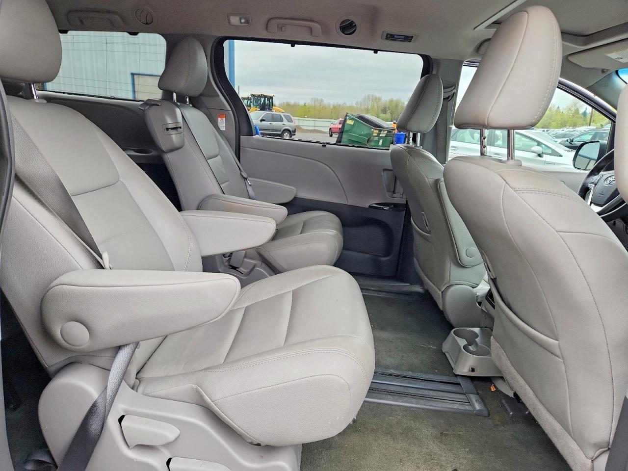 Toyota Sienna Xle 8-passenger