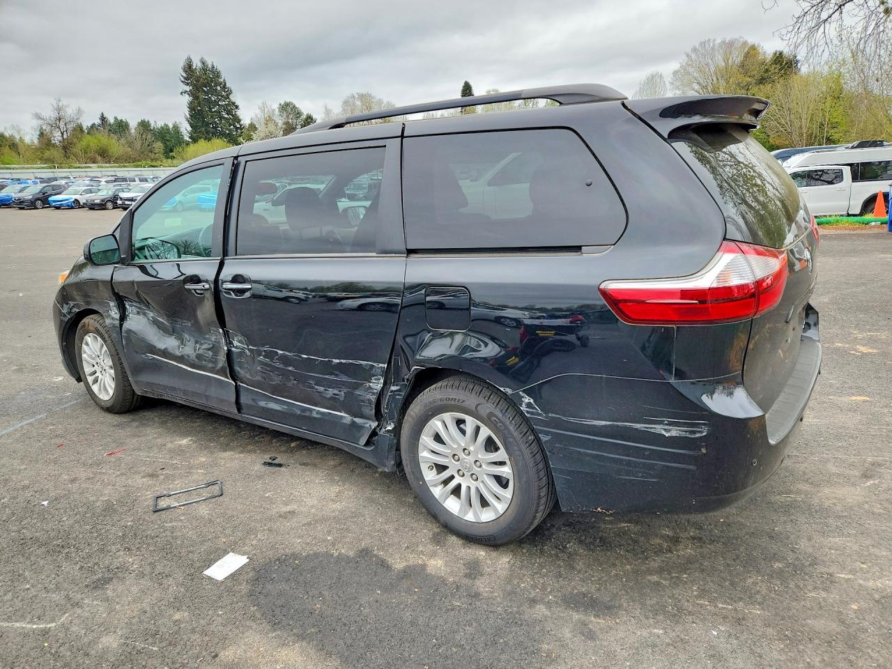 Toyota Sienna Xle 8-passenger