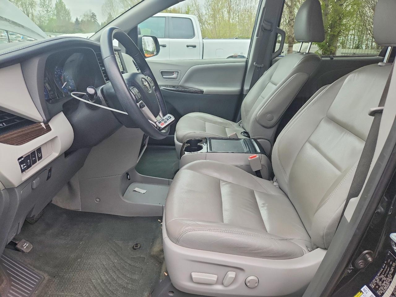 Toyota Sienna Xle 8-passenger