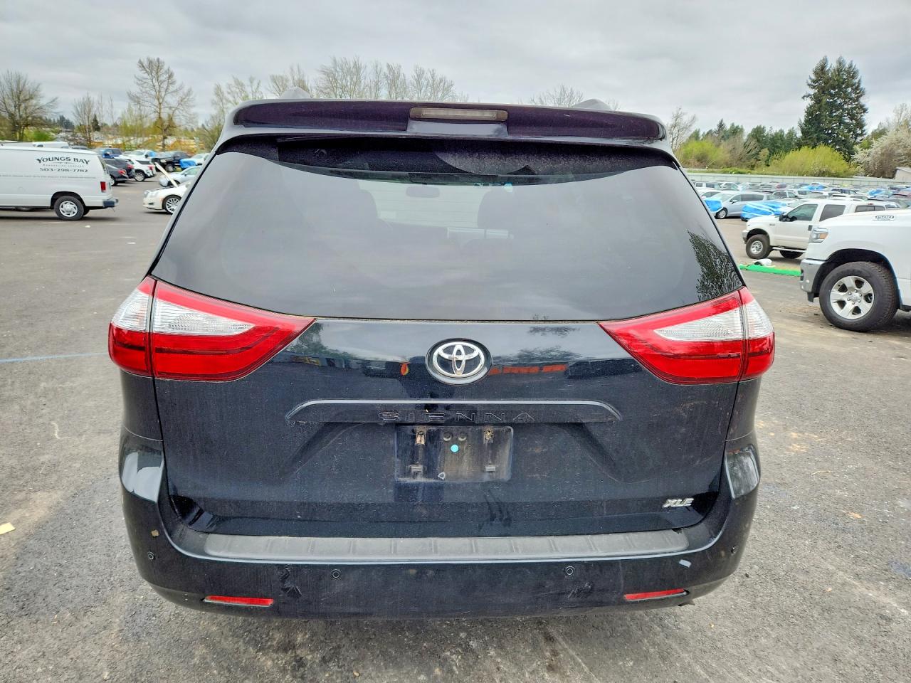 Toyota Sienna Xle 8-passenger