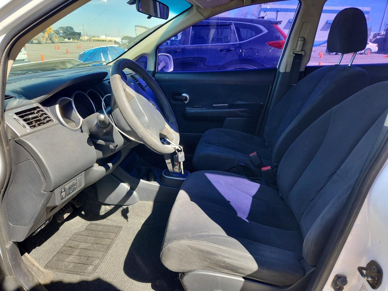 Nissan Versa 1.8 S
