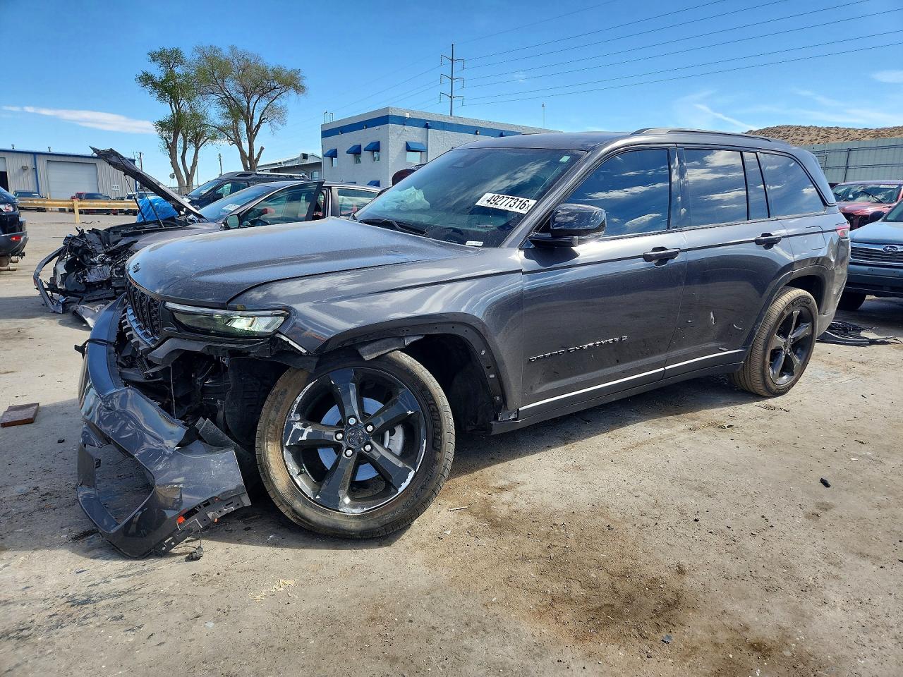 Salvage Jeep Cherokee Image