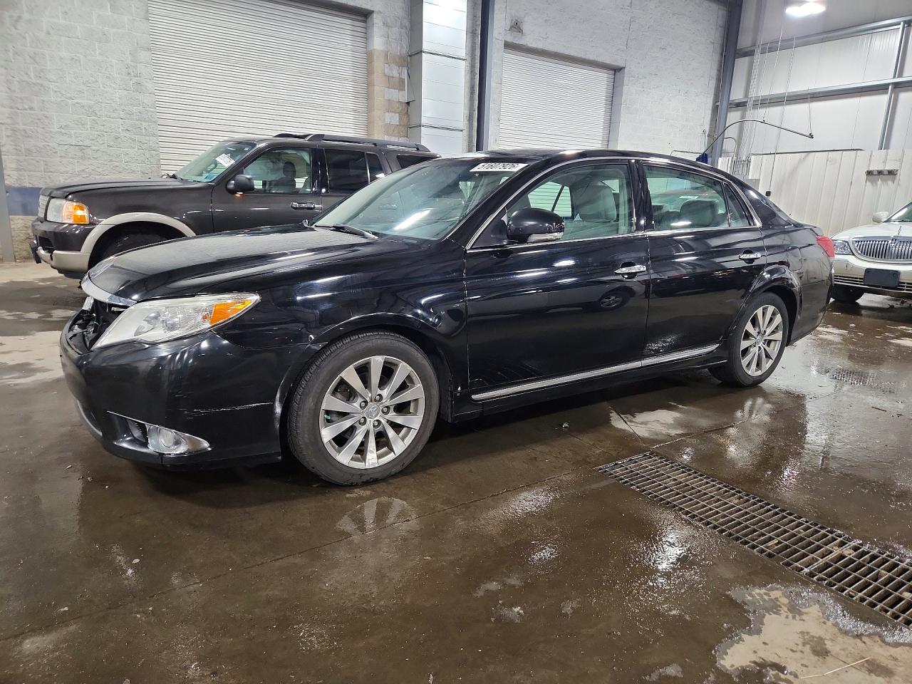Salvage Toyota Avalon Image