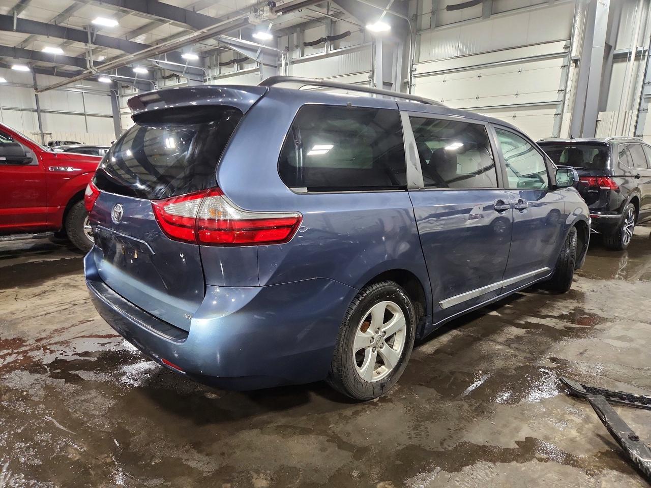 Toyota Sienna Le