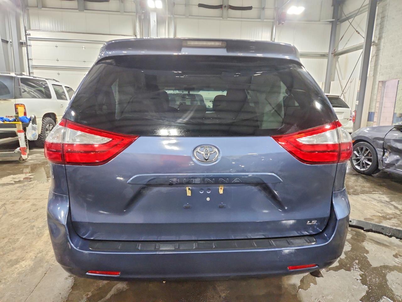 Toyota Sienna Le