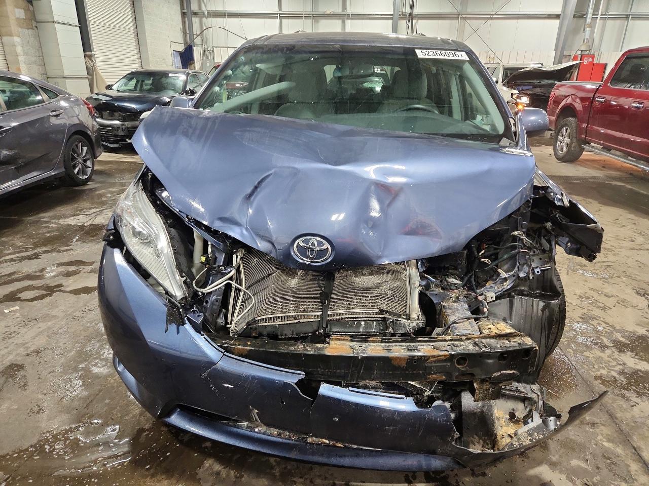 Toyota Sienna Le