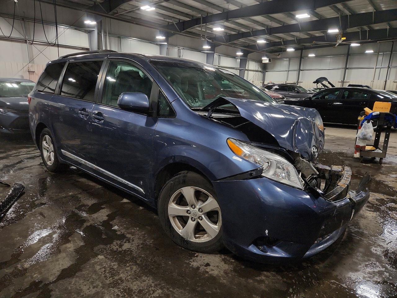 Toyota Sienna Le