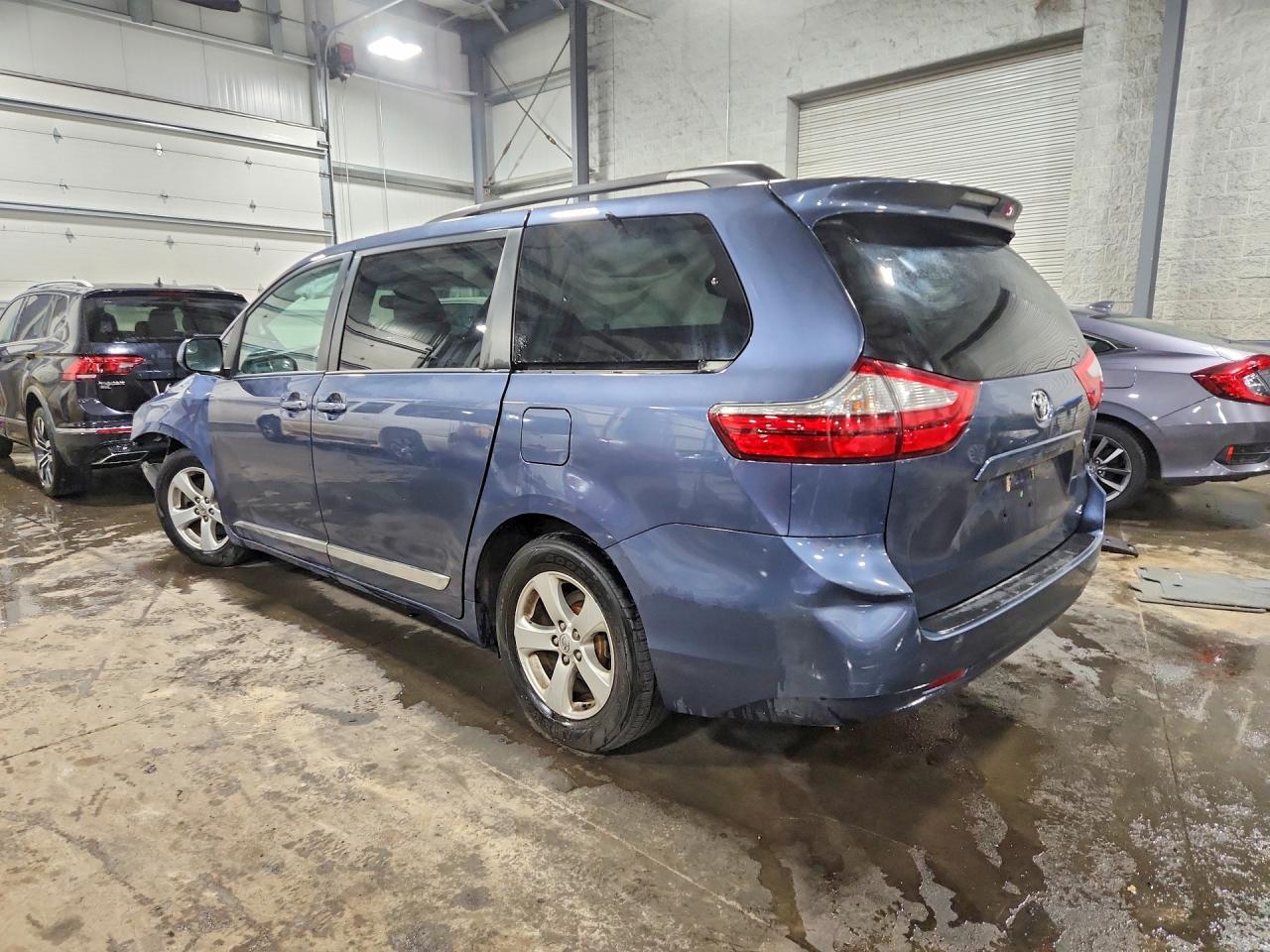Toyota Sienna Le