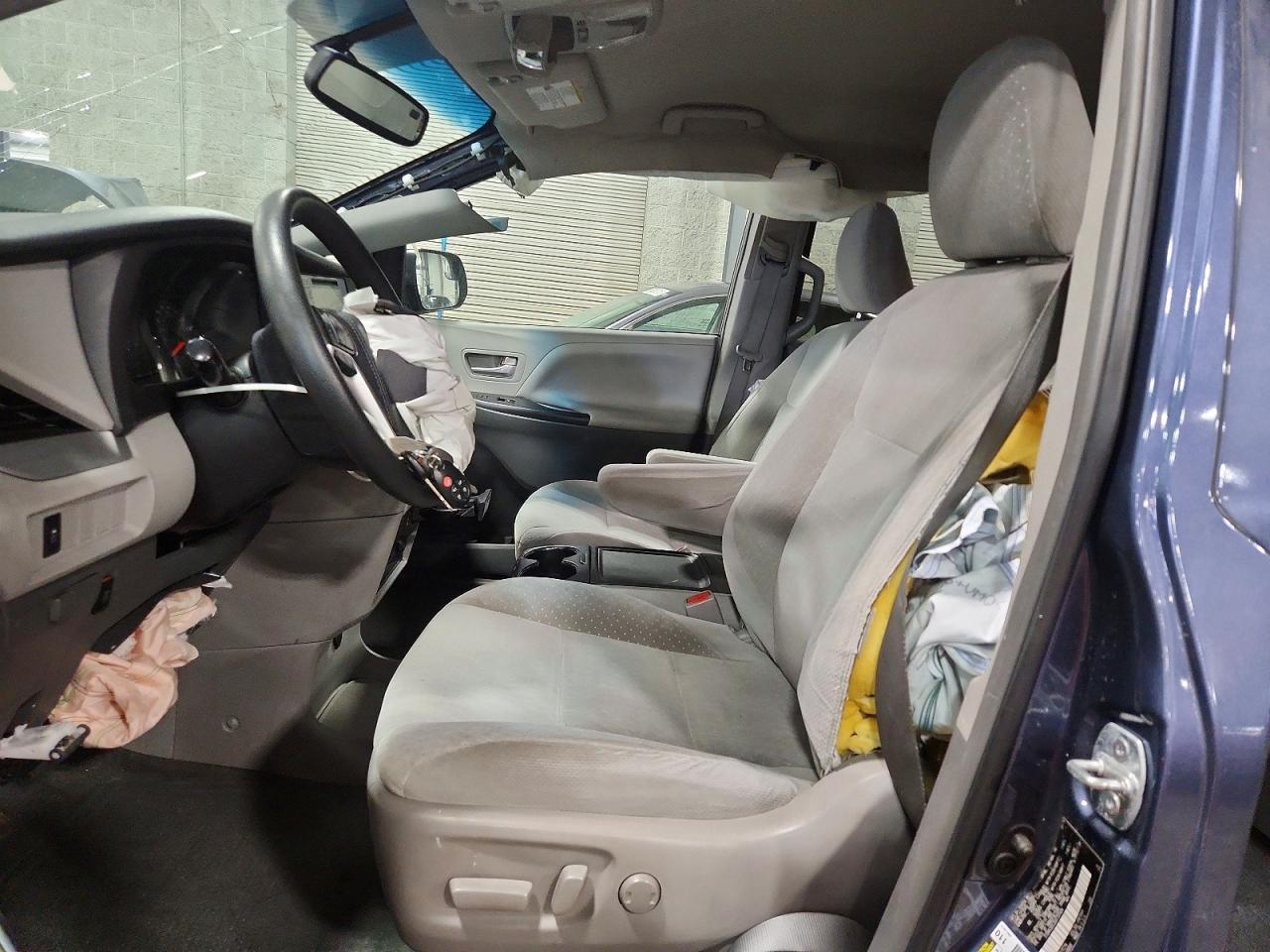 Toyota Sienna Le