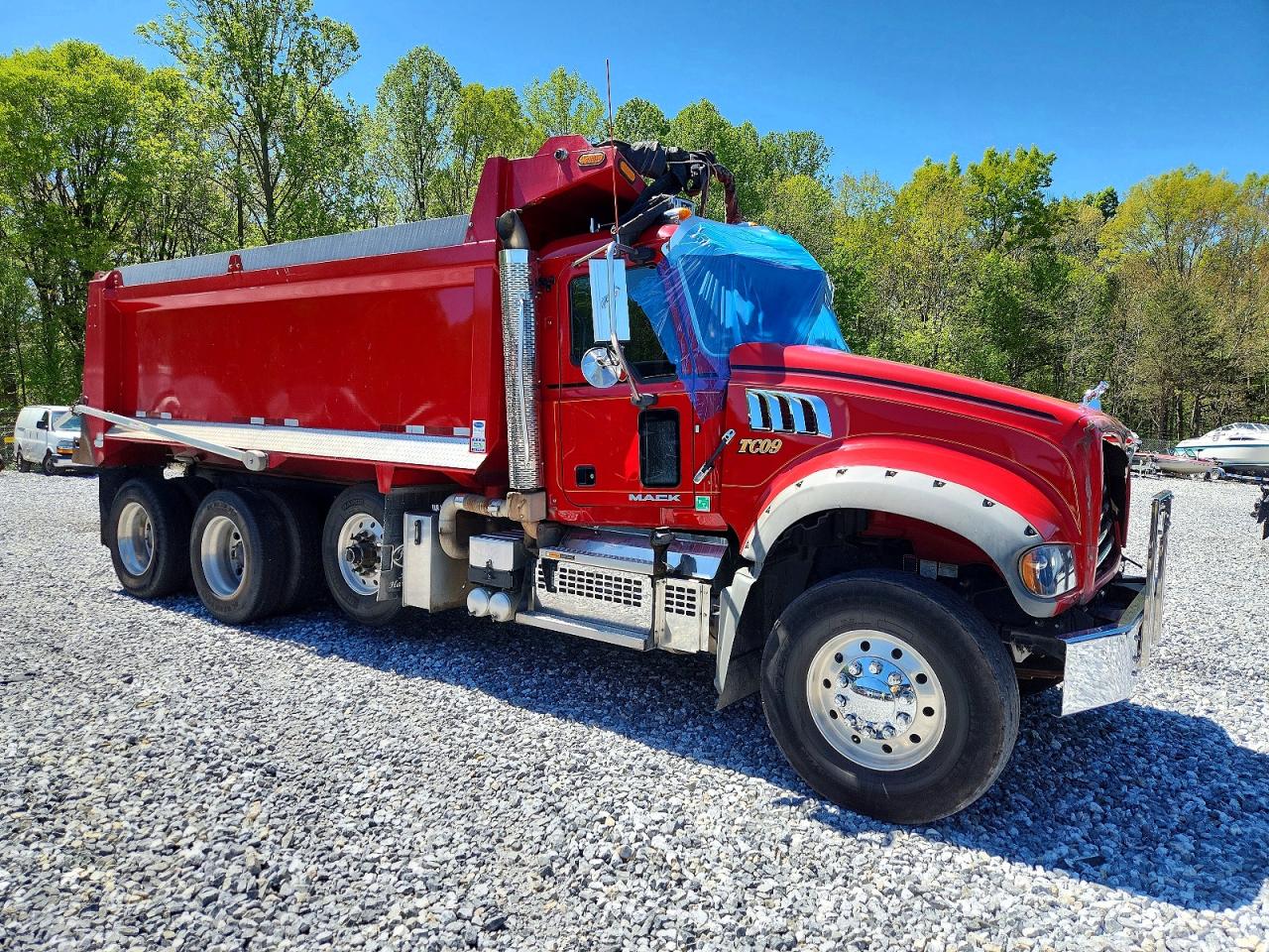 Salvage Mack 700 Image