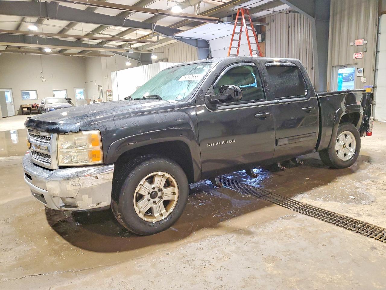 Salvage Chevrolet Silverado Image