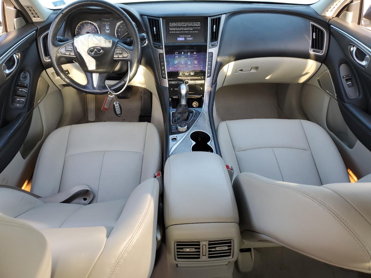 INFINITI Q50 Premium