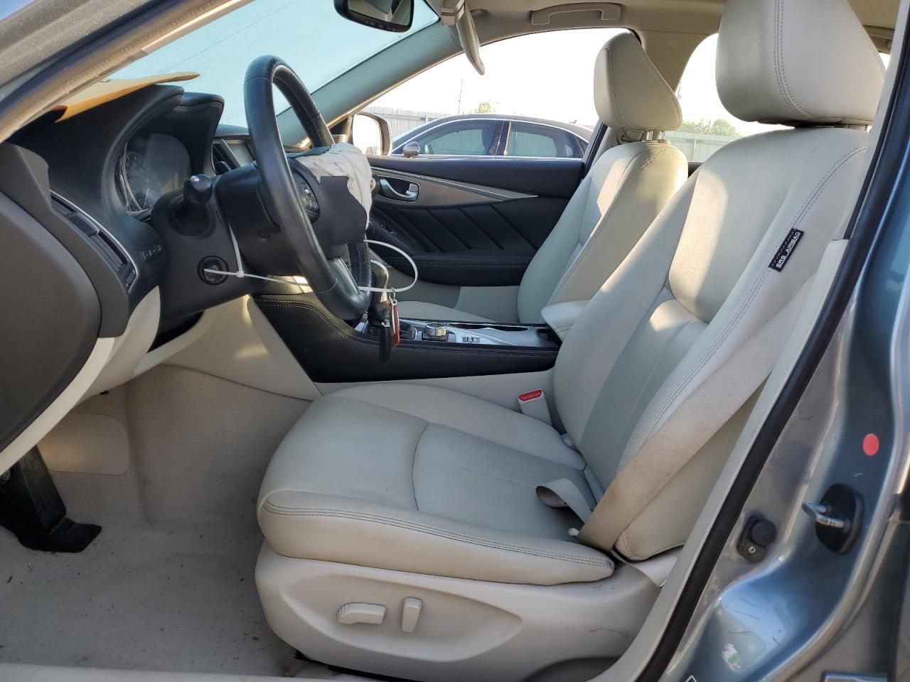 INFINITI Q50 Premium