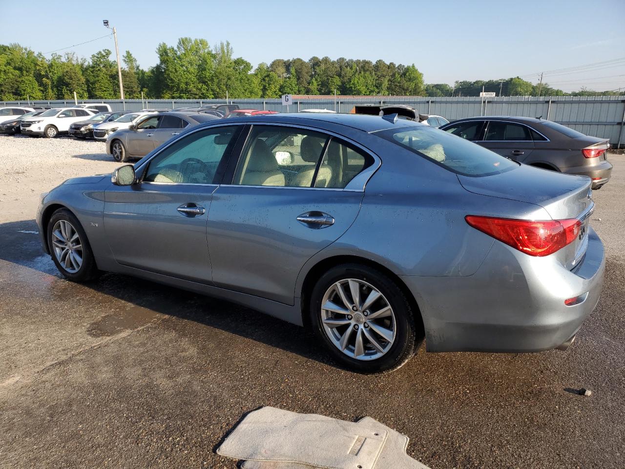INFINITI Q50 Premium