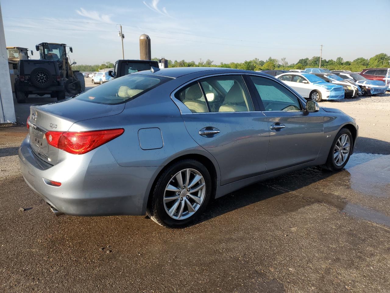 INFINITI Q50 Premium