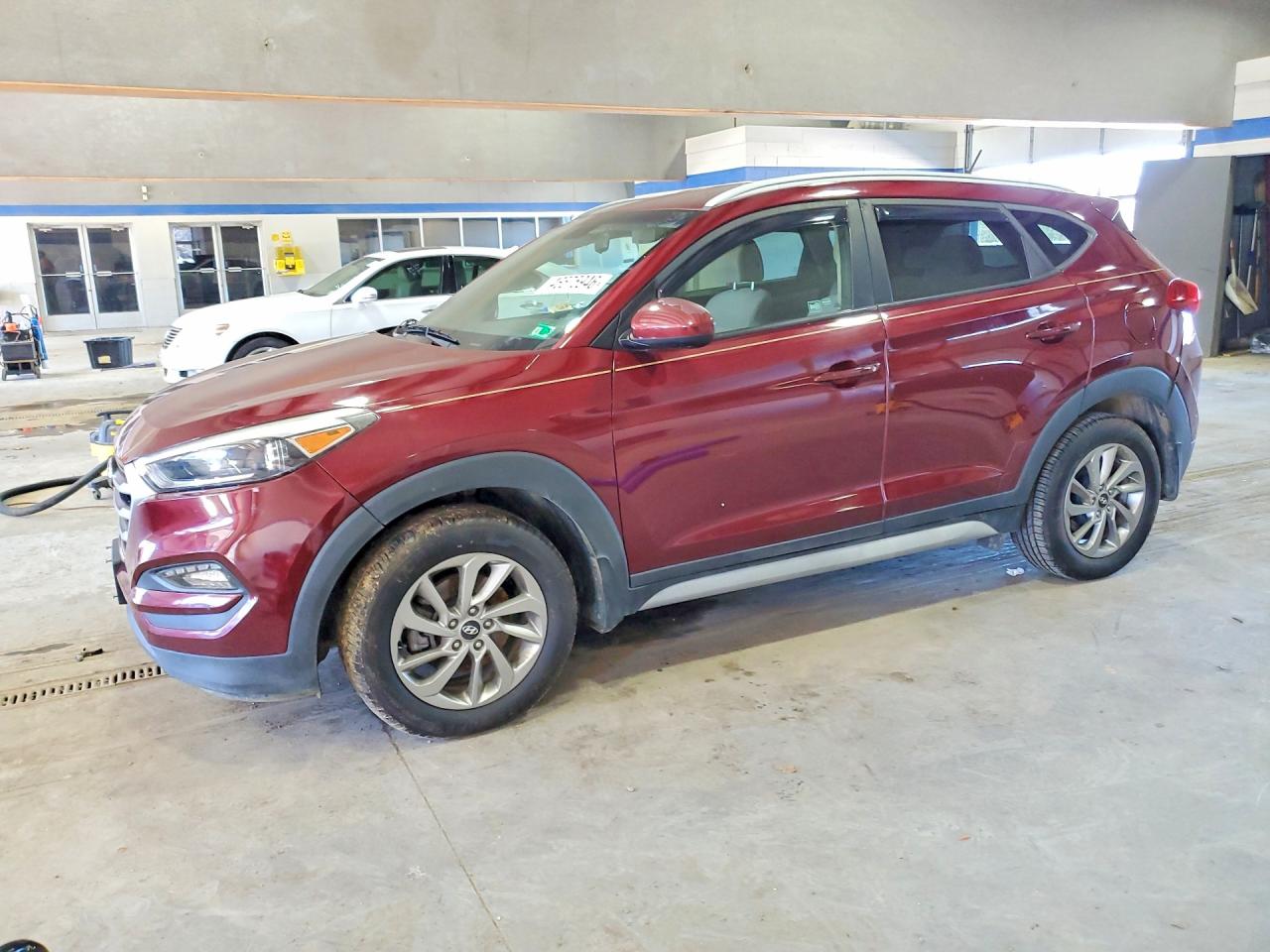 Salvage Hyundai TUCSON Image