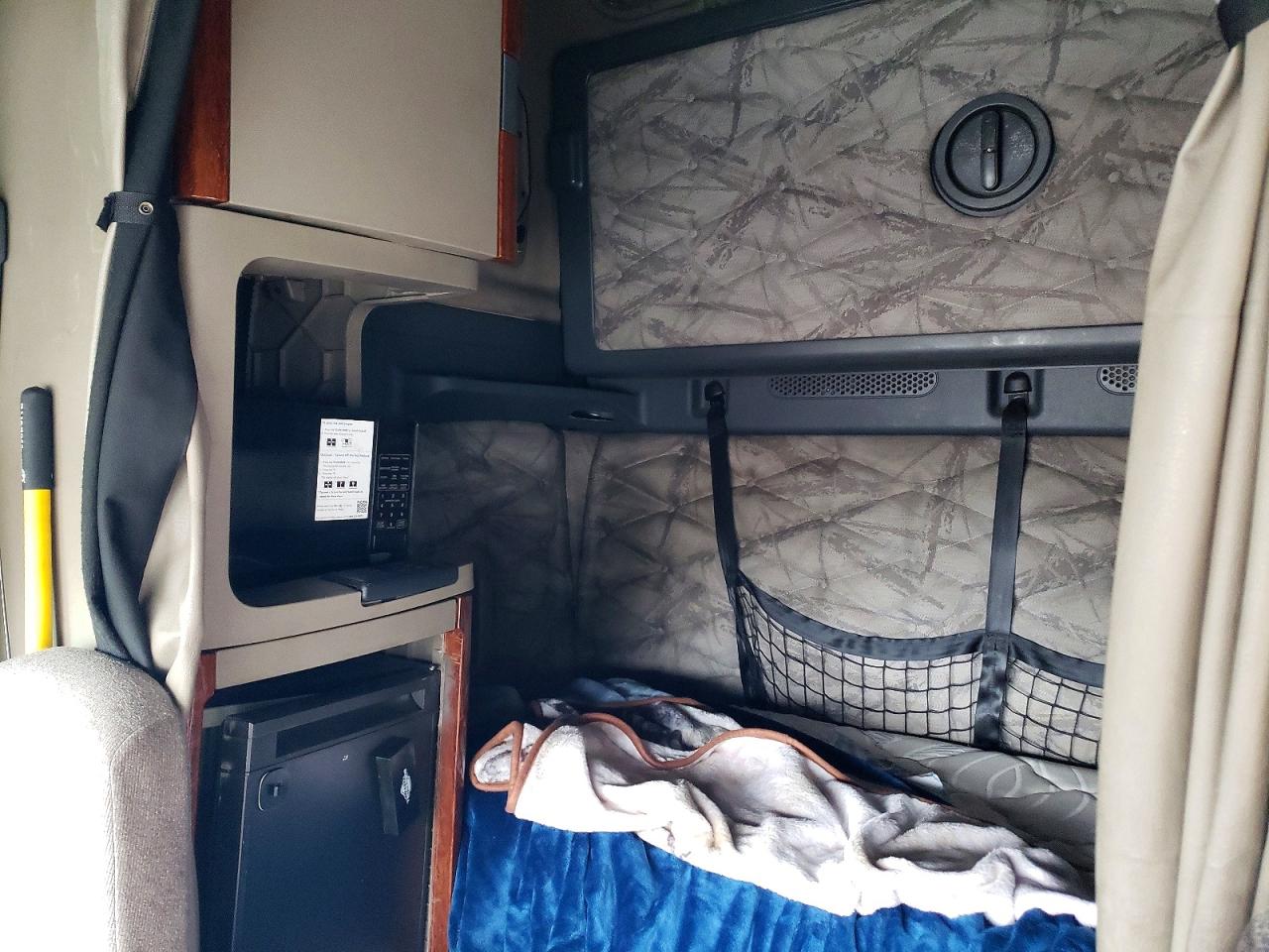 Salvage Freightliner Cascadia Image