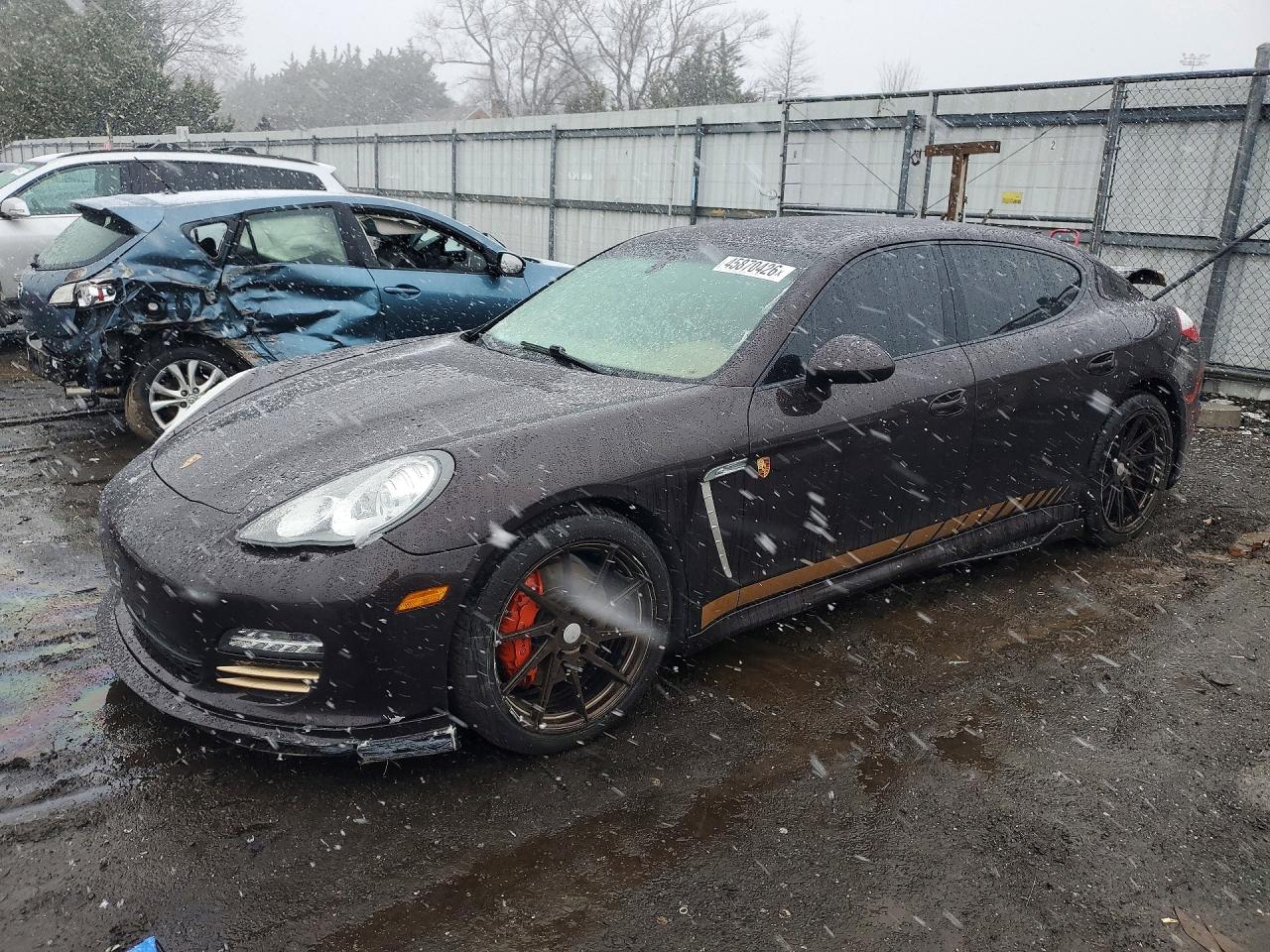 Salvage Porsche Panamera Image