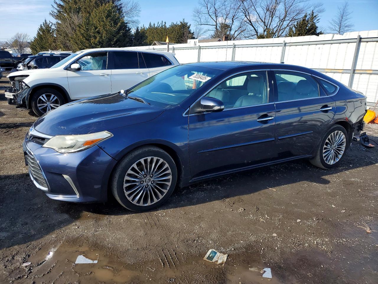 Salvage Toyota Avalon Image