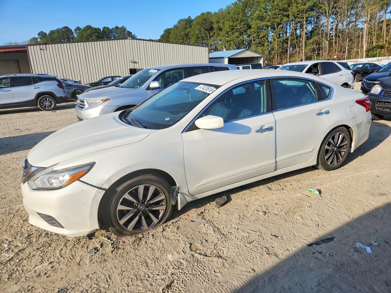 Salvage Nissan Altima Image