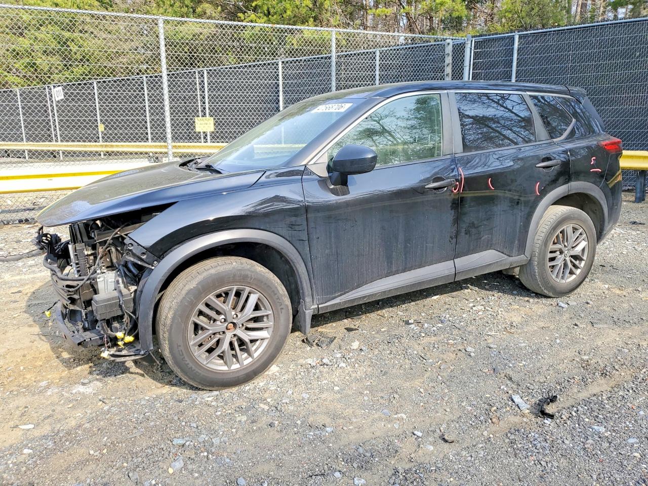 Salvage Nissan Rogue Image