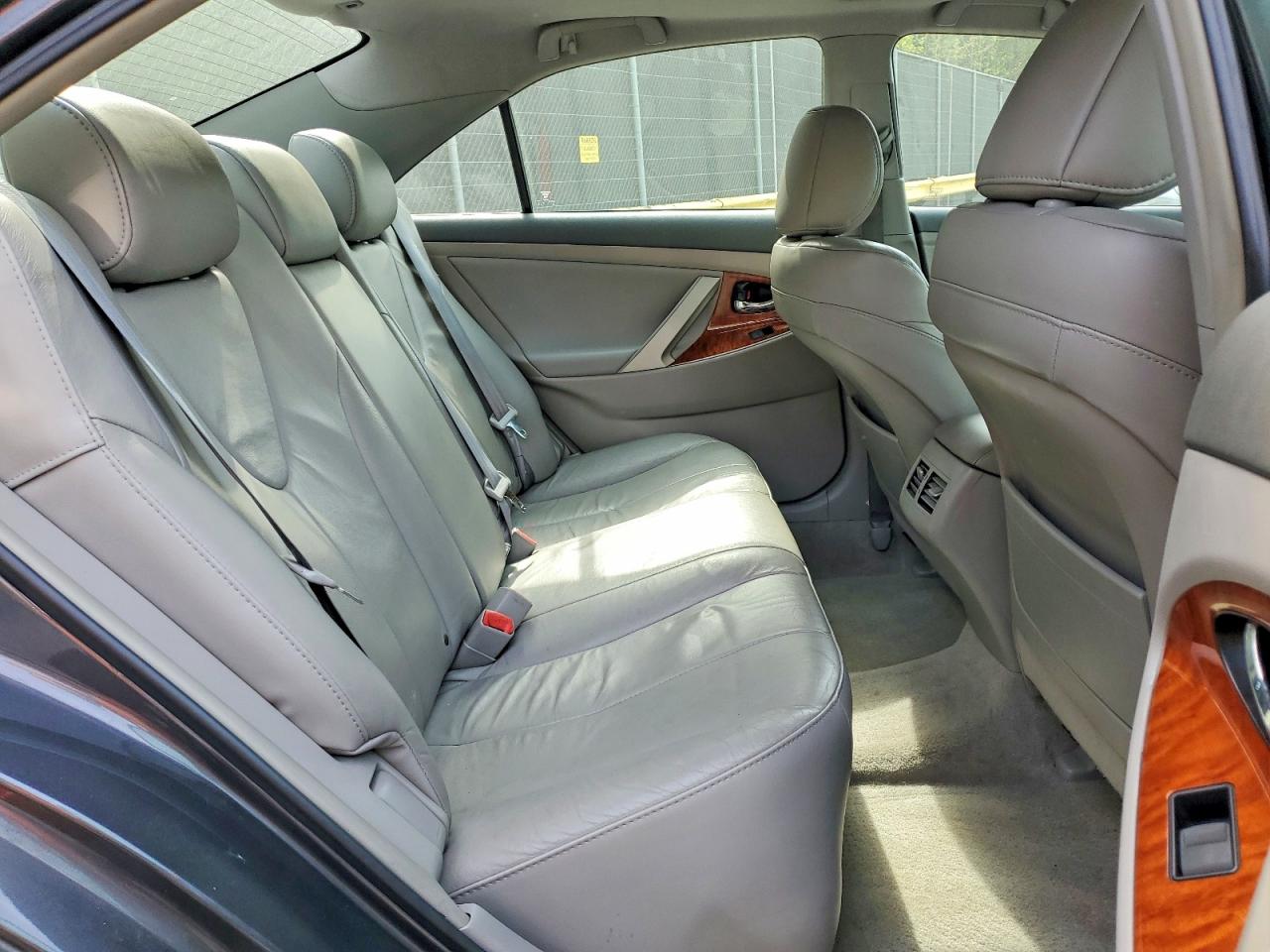 Toyota Camry Xle V6