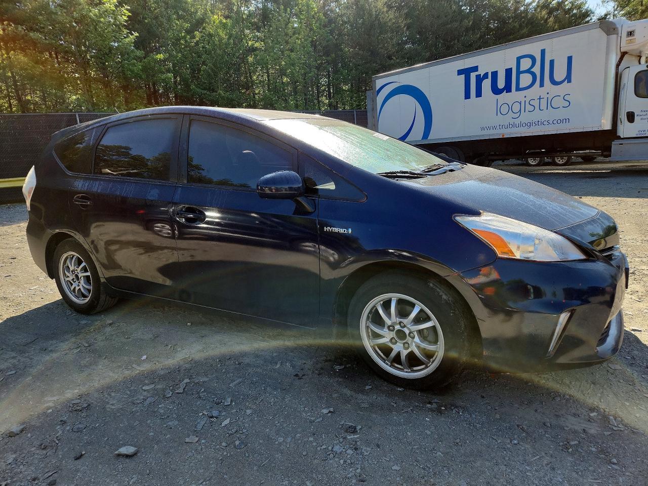 Toyota Prius v Two