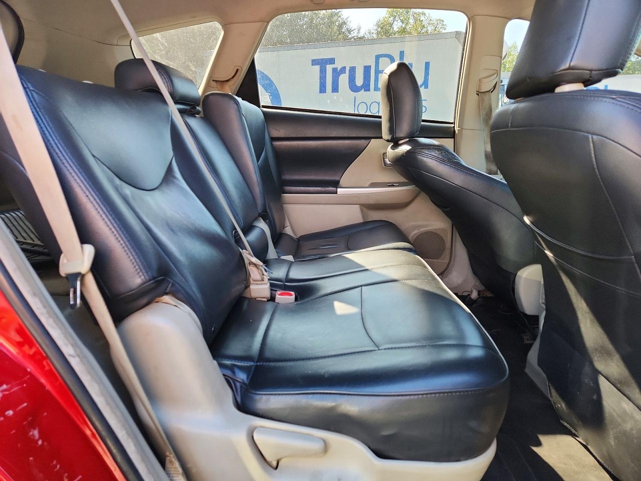 Toyota Prius v Two