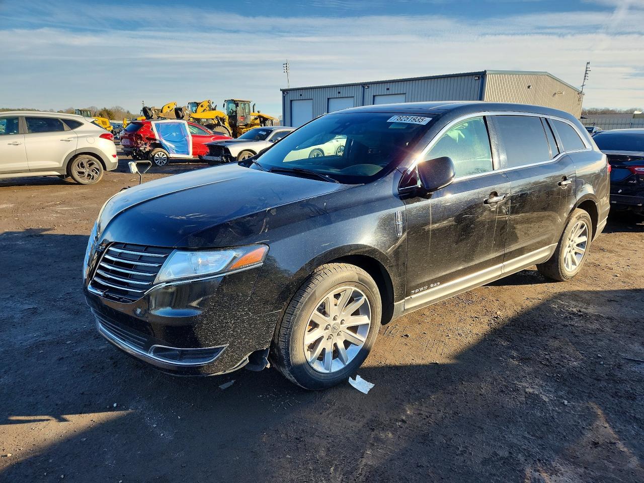 Salvage Lincoln MKT Image