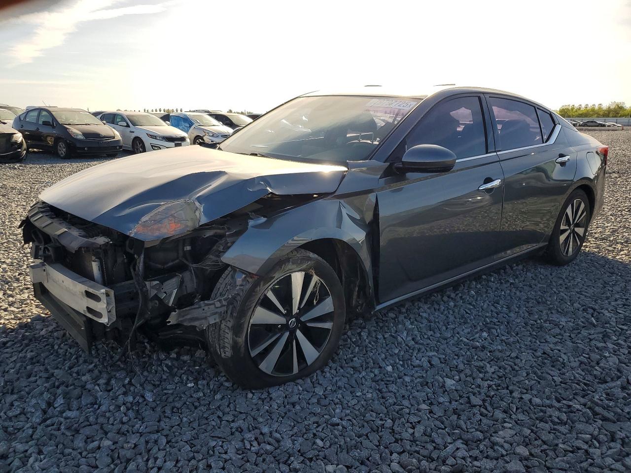 Salvage Nissan Altima Image
