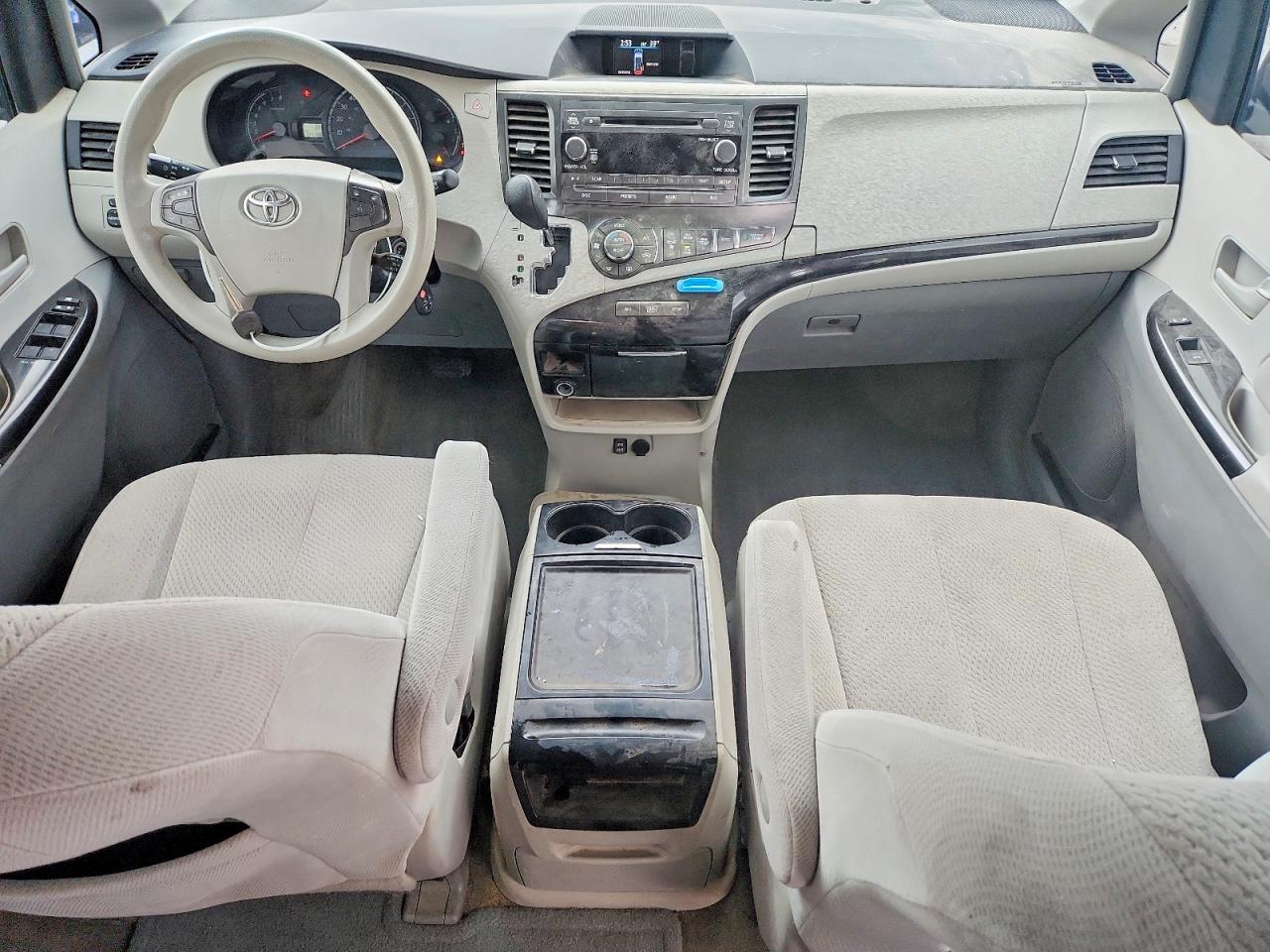 Toyota Sienna Le