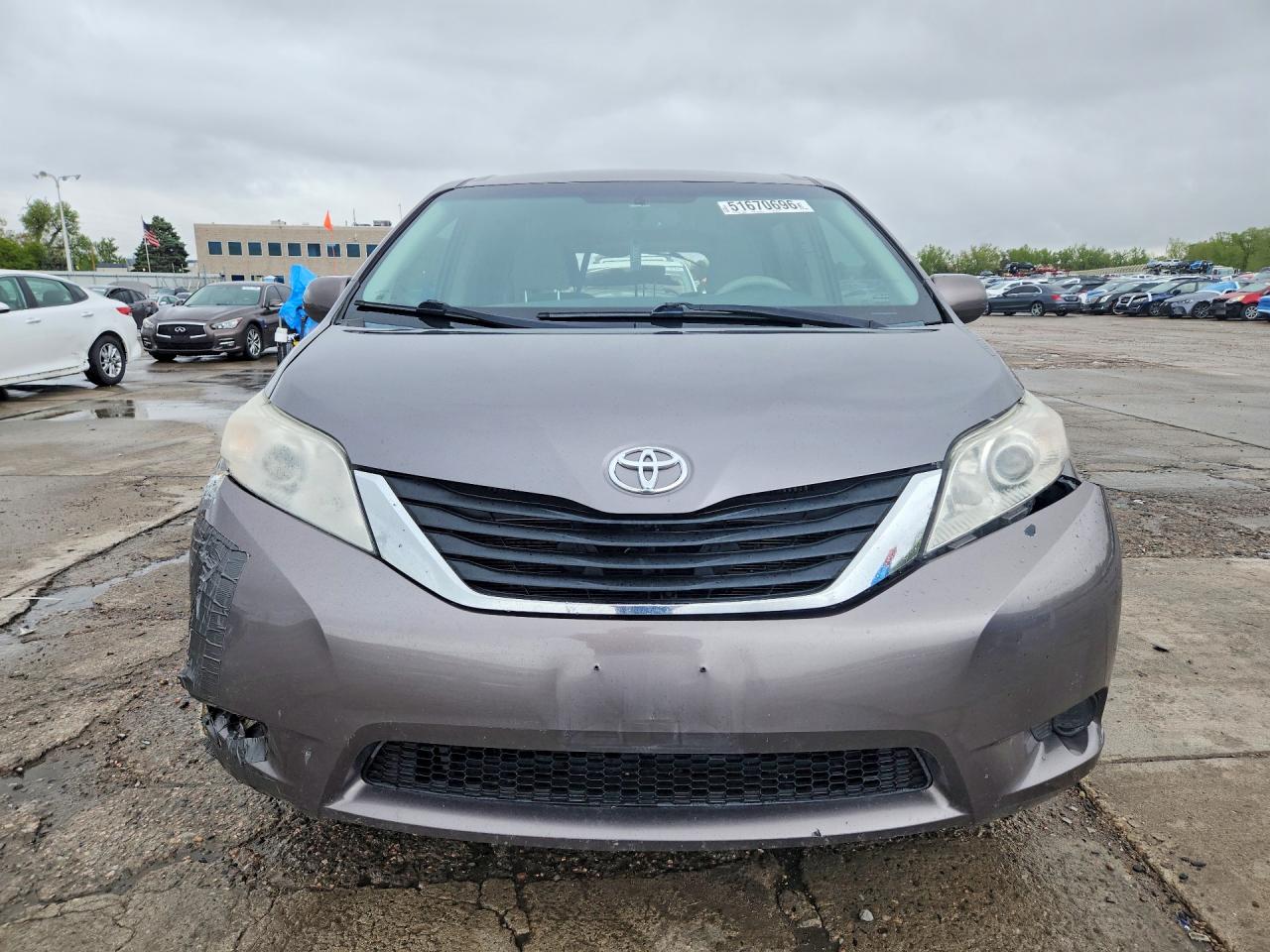 Toyota Sienna Le