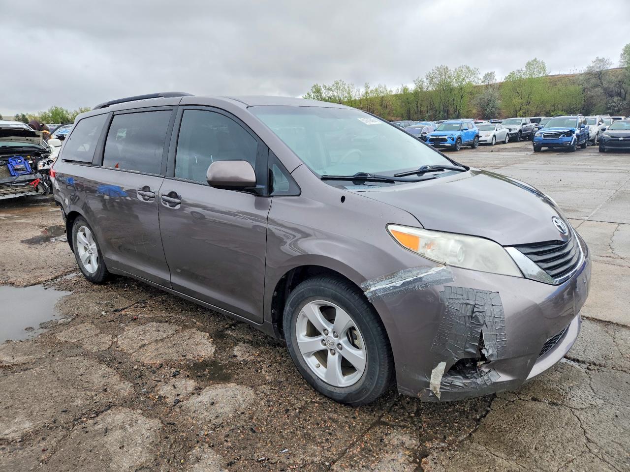 Toyota Sienna Le