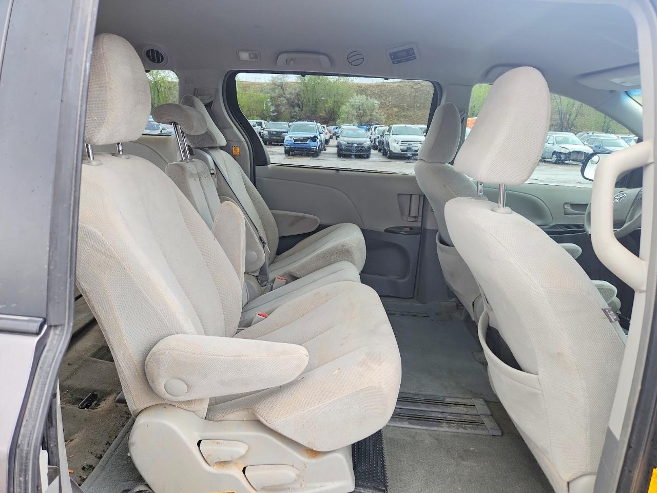 Toyota Sienna Le