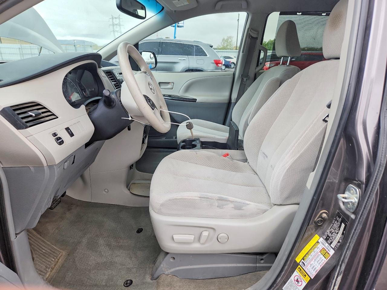Toyota Sienna Le